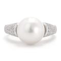 Strieborný prsteň s bielou perlou a zirkónmi