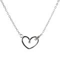 Strieborný reťaz s pevnou ozdobou srdca a zirkónmi