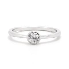 Strieborný prsteň so zirkónmi