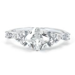 Strieborný prsteň so zirkónmi