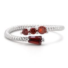 Strieborný prsteň s rubínom