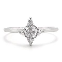 Strieborný prsteň so zirkónmi