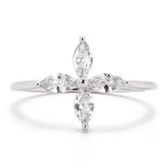 Strieborný prsteň so zirkónmi