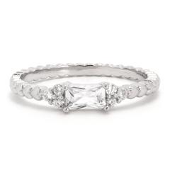 Strieborný prsteň so zirkónmi