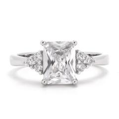 Strieborný prsteň so zirkónmi