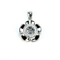 Strieborný prívesok kvetina so zirkónmi