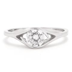 Strieborný prsteň so zirkónmi