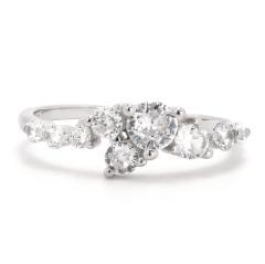 Strieborný prsteň so zirkónmi