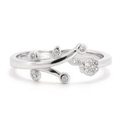 Strieborný prsteň so zirkónmi