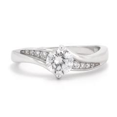 Strieborný prsteň so zirkónmi