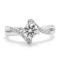 Strieborný prsteň so zirkónmi